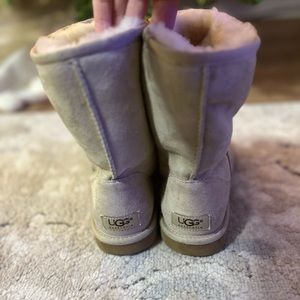UGG WOMENS CLASSIC SHORT 5825 size 7 SAND